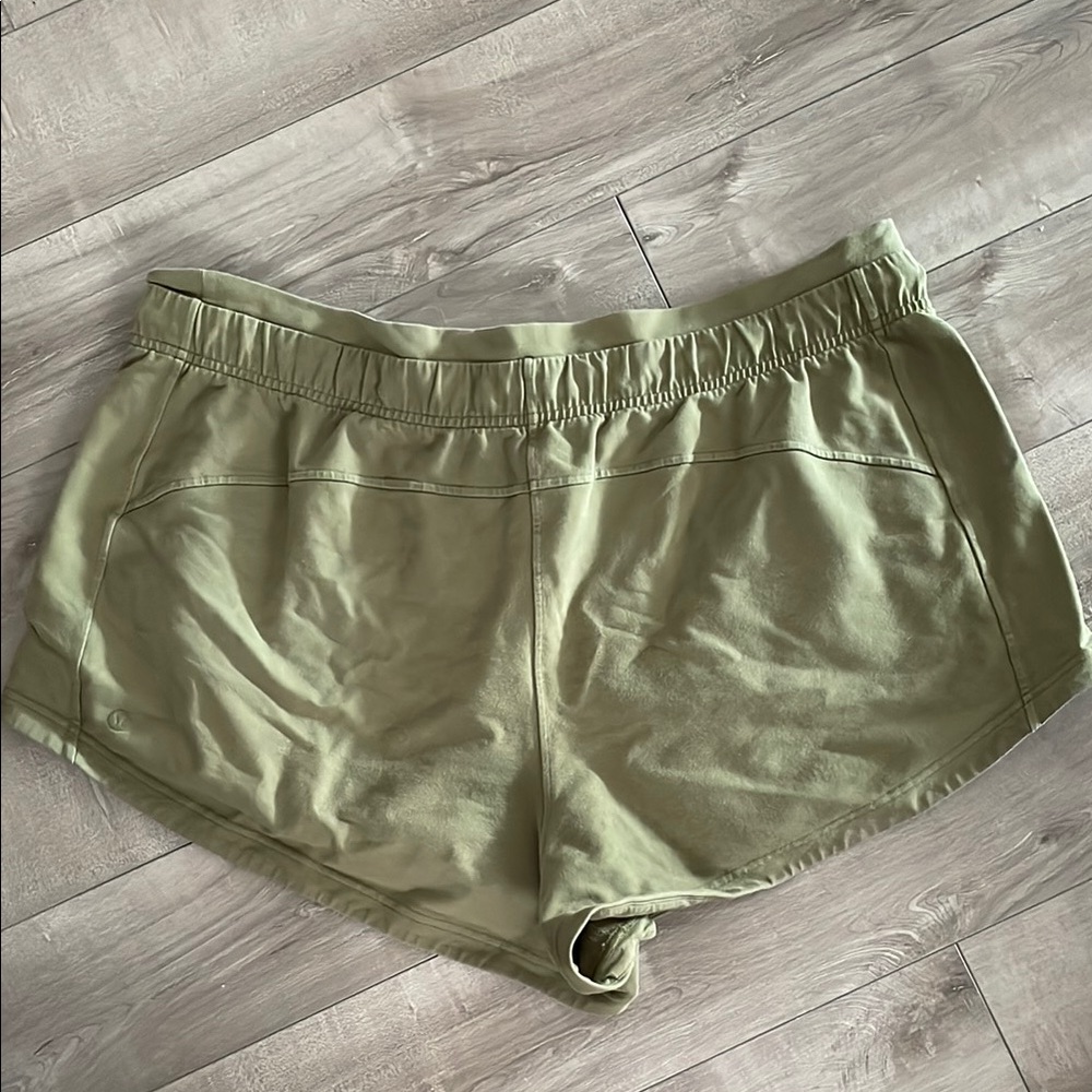 Lululemon Athletica Green Athletic Shorts Lightweight Elastic Waist